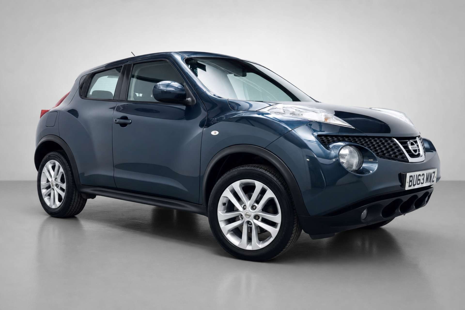 2013 Nissan Juke 1.6 Acenta SUV 5dr Petrol Manual Euro 5 (s/s) (117 ps) for sale at LMC Cars