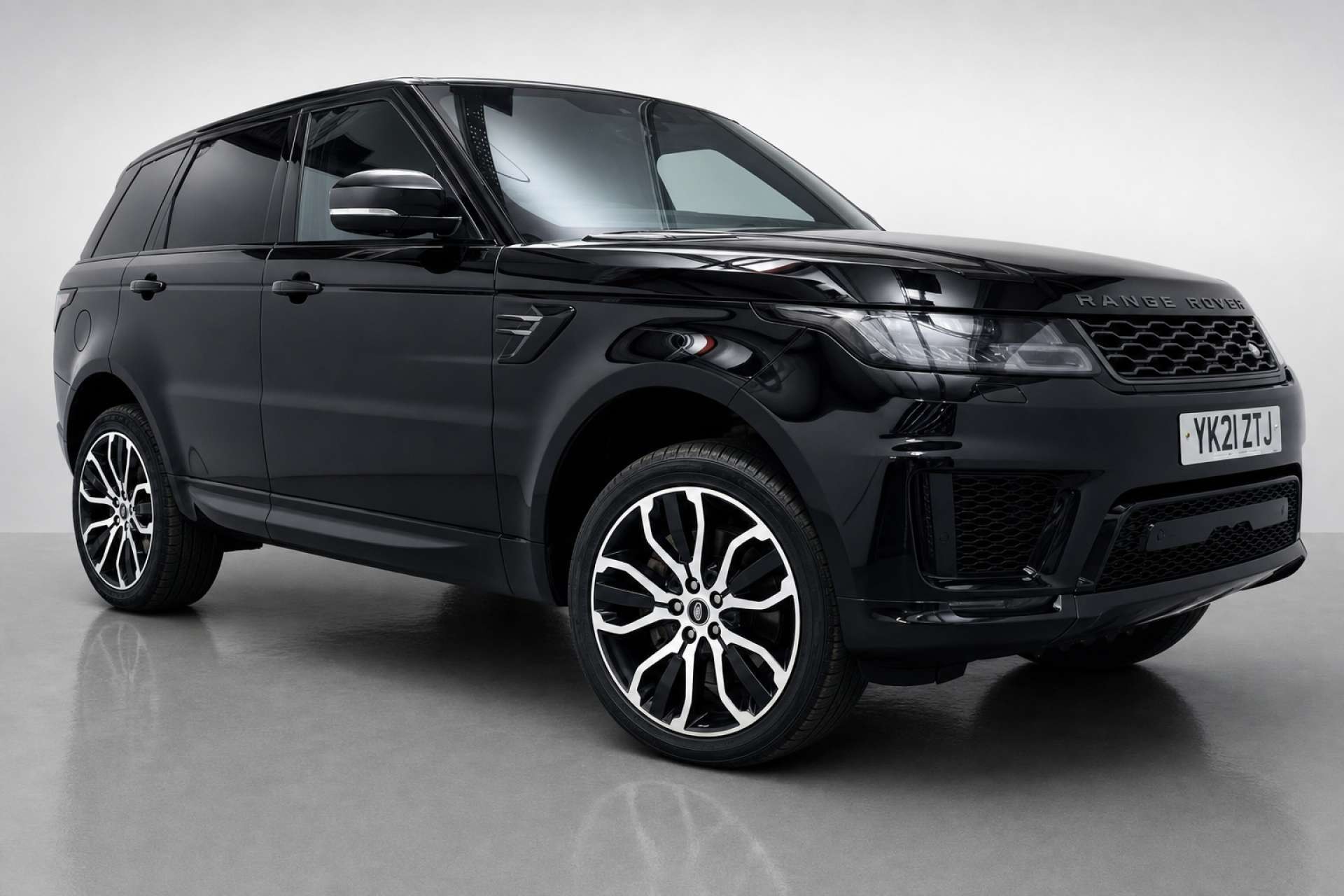 2021 Land Rover Range Rover Sport 2.0 P400e 13.1kWh HSE Silver SUV 5dr Petrol Plug-in Hybrid Auto 4WD Euro 6 (s/s) (404 ps) for sale at LMC Cars