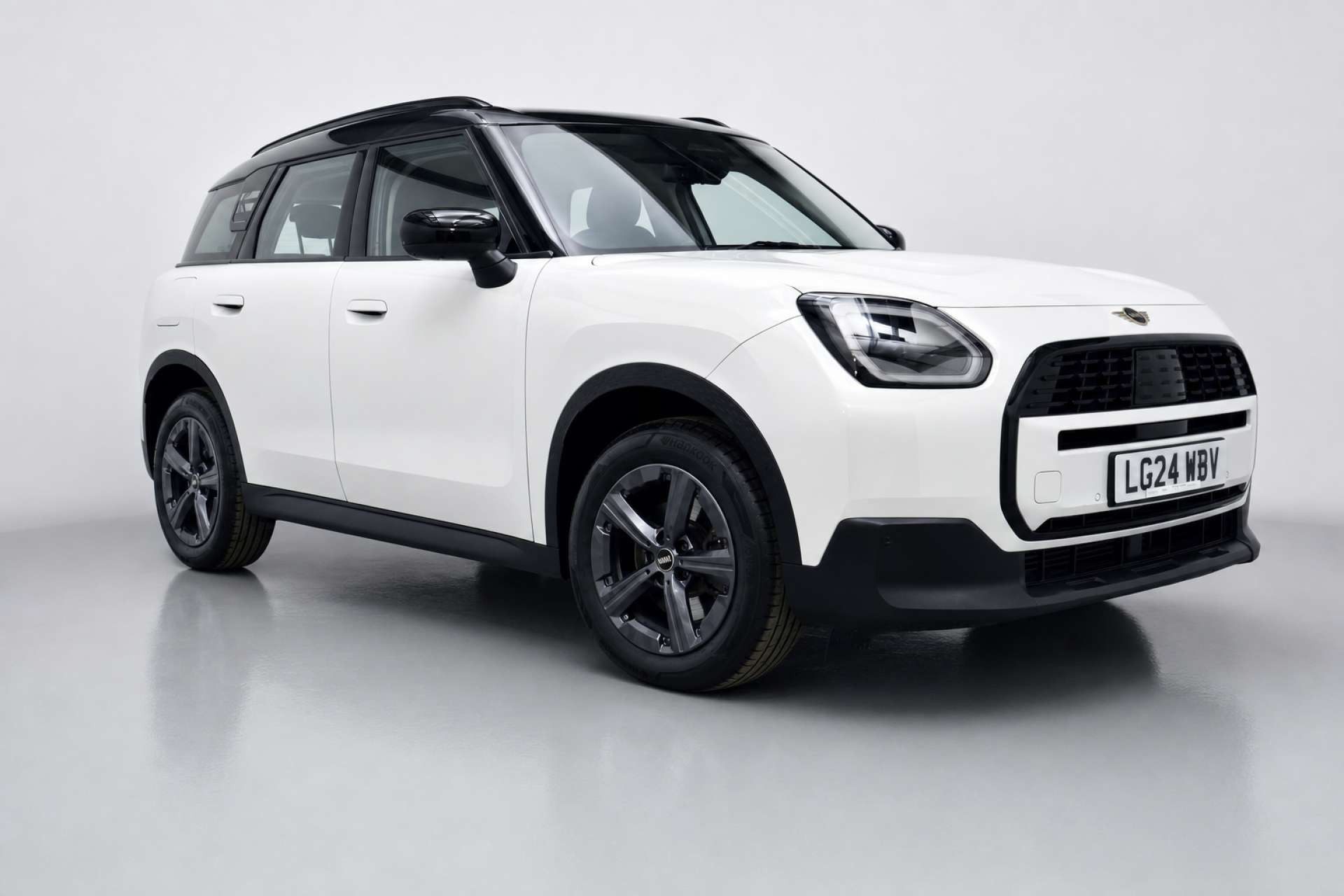 2024 Mini Countryman 1.5C MHEV Classic SUV 5dr Petrol Hybrid Auto Euro 6 (s/s) (170 ps) for sale at LMC Cars