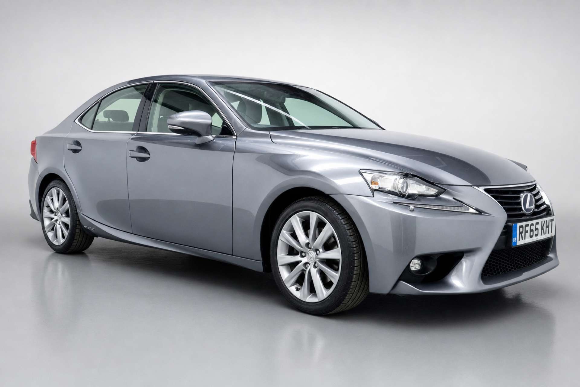 2015 Lexus IS 2.5 300h Advance Saloon 4dr Petrol Hybrid E-CVT Euro 6 (s/s) (223 ps) for sale at LMC Cars