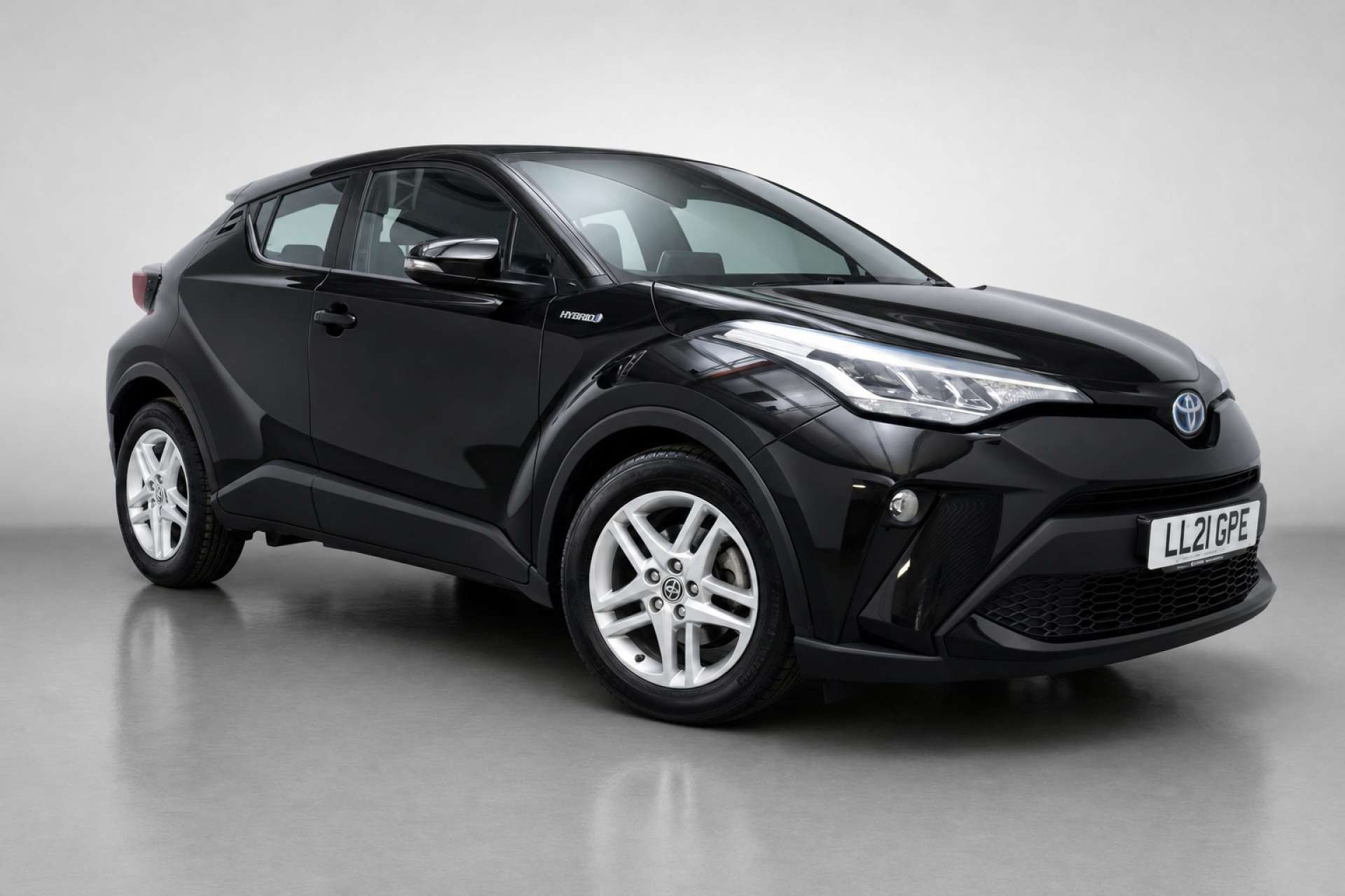 2021 Toyota C-HR 1.8 VVT-h GPF Icon SUV 5dr Petrol Hybrid CVT Euro 6 (s/s) (122 ps) for sale at LMC Cars