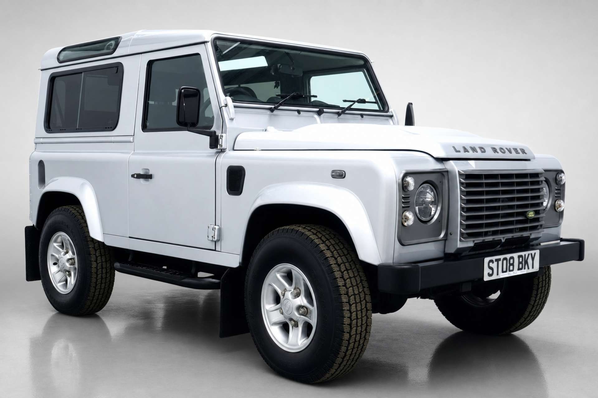 2008 Land Rover Defender 90 2.4 TDCi XS Station Wagon 3dr Diesel Manual 4WD SWB Euro 4 (122 bhp) for sale at LMC Cars