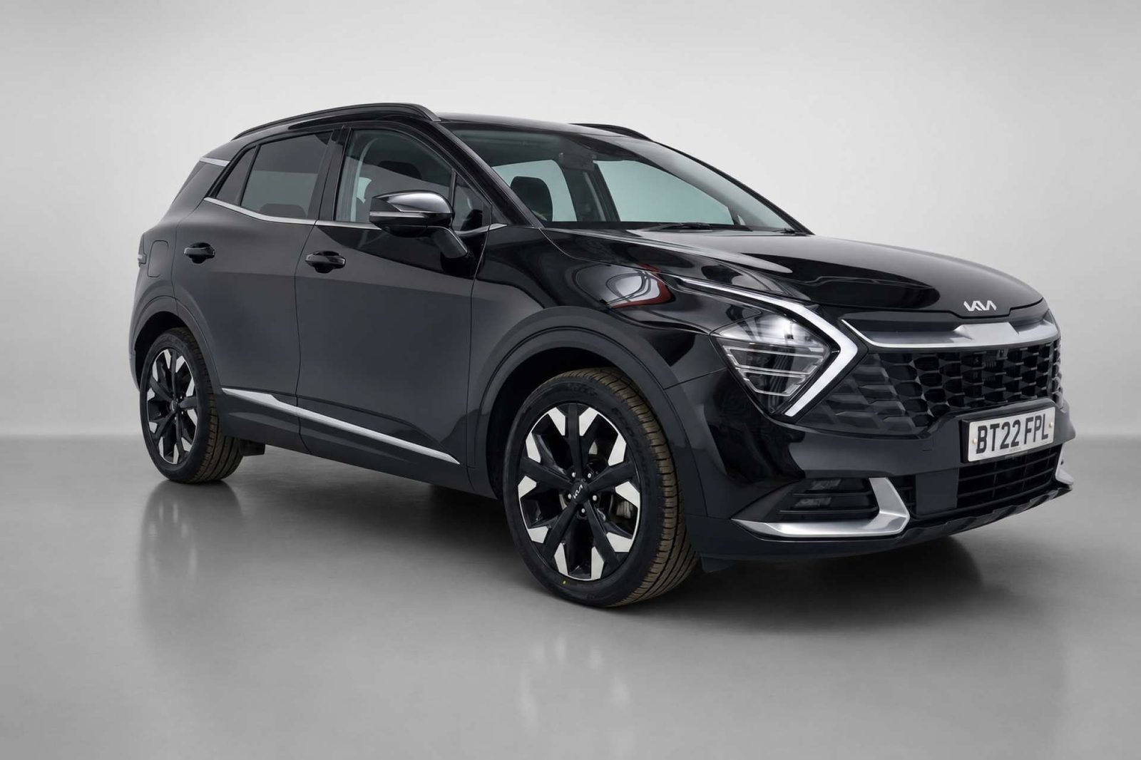 2022 Kia Sportage 1.6 T-GDi 13.8kWh 4 SUV 5dr Petrol Plug-in Hybrid Auto AWD Euro 6 (s/s) (261 bhp) for sale at LMC Cars