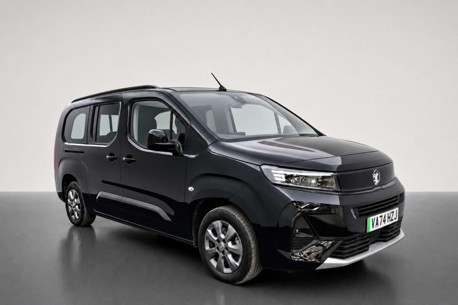 2025 Vauxhall Combo Life Electric 52kWh Ultimate XL MPV 5dr Electric Auto (11kW Charger) (136 ps) for sale at LMC Cars