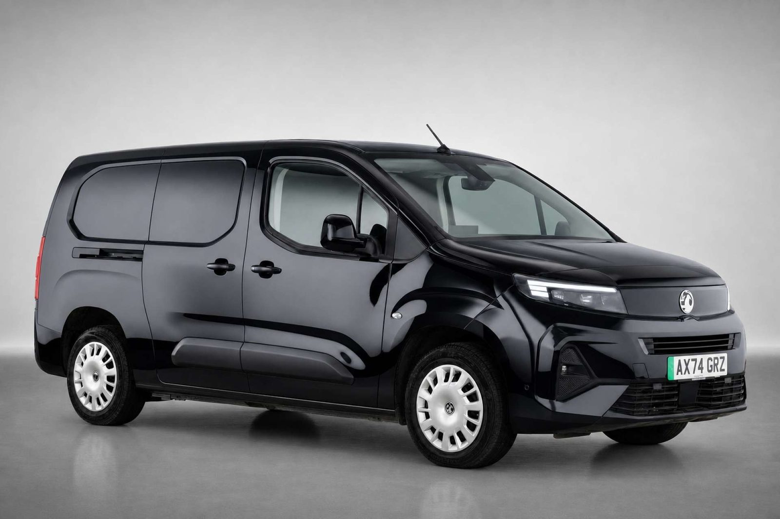 2025 Vauxhall Combo Life Electric 52kWh Design XL MPV 5dr Electric Auto (11kW Charger) (136 ps) for sale at LMC Cars