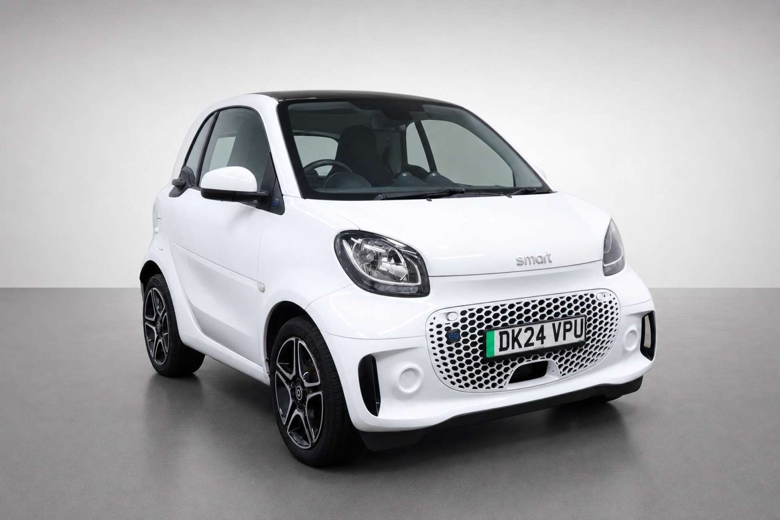 2024 Smart Fortwo 17.6kWh Premium Coupe 2dr Electric Auto (22kW Charger) (82 ps) for sale at LMC Cars