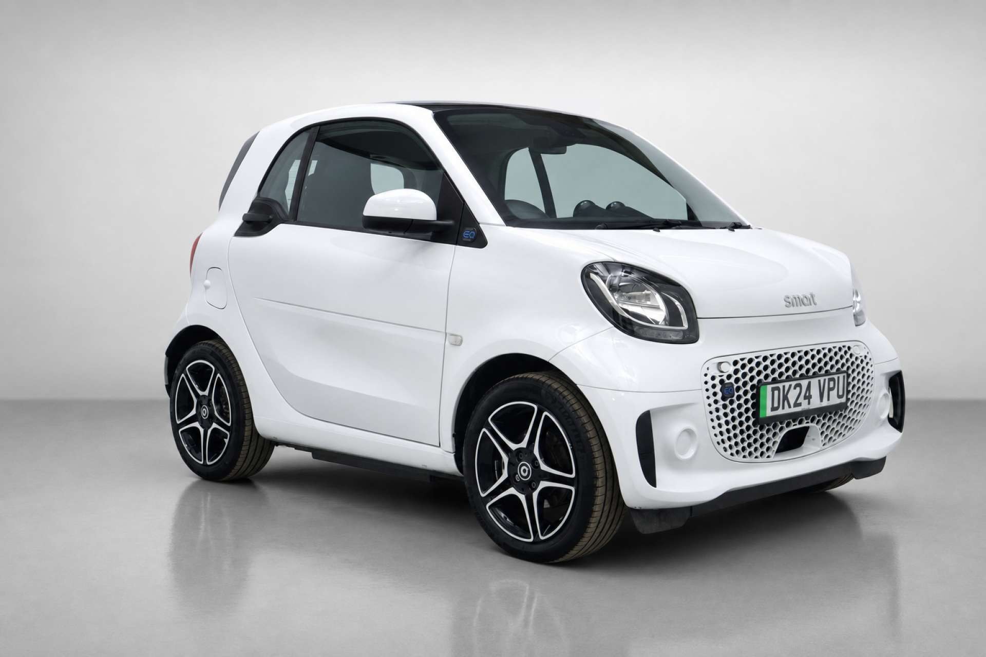 2024 Smart Fortwo 17.6kWh Premium Coupe 2dr Electric Auto (22kW Charger) (82 ps) for sale at LMC Cars