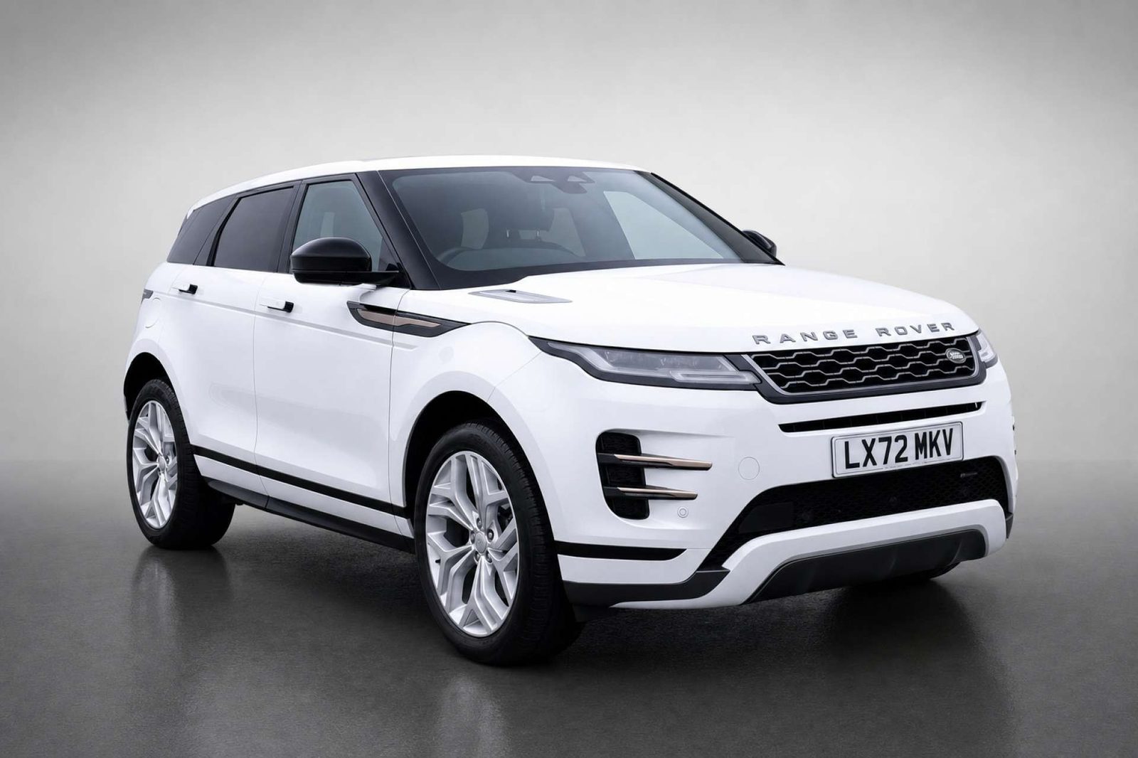 2022 Land Rover Range Rover Evoque 1.5 P300e 12.2kWh R-Dynamic SE SUV 5dr Petrol Plug-in Hybrid Auto 4WD Euro 6 (s/s) (309 ps) for sale at LMC Cars