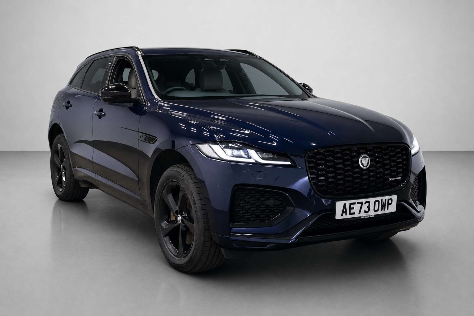 2023 Jaguar F-Pace 2.0 P400e 19.3kWh R-Dynamic SE Black SUV 5dr Petrol Plug-in Hybrid Auto AWD Euro 6 (s/s) (404 ps) for sale at LMC Cars