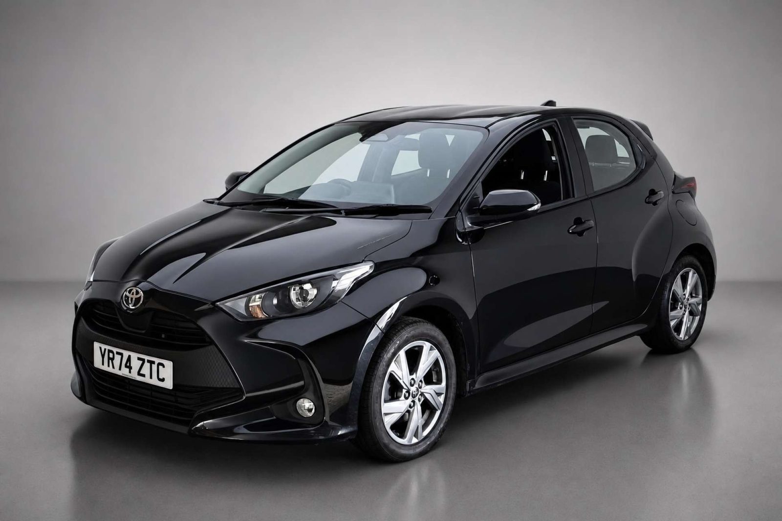 2024 Toyota Yaris 1.5 VVT-h Icon Hatchback 5dr Petrol Hybrid E-CVT Euro 6 (s/s) (116 ps) for sale at LMC Cars