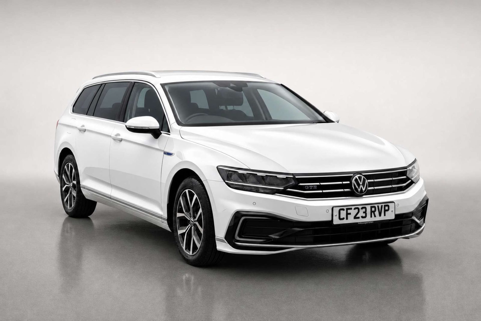 2023 Volkswagen Passat 1.4 TSI 13kWh GTE Estate 5dr Petrol Plug-in Hybrid DSG Euro 6 (s/s) (218 ps) for sale at LMC Cars